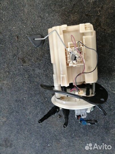 Топливный насос Subaru Legacy BL5