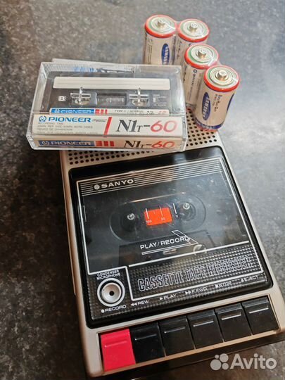 Кассетный плеер sanyo