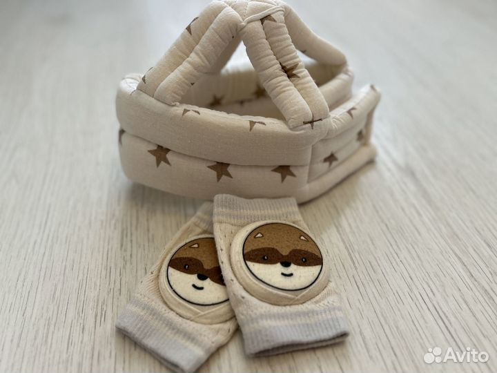 Детские защитные наколенники и противоударный шлем