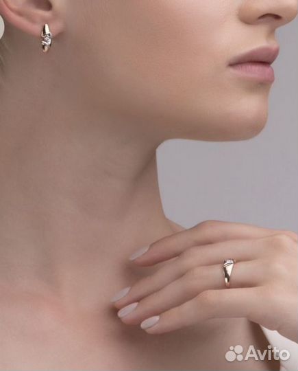 Серьги золотые с бриллиантом