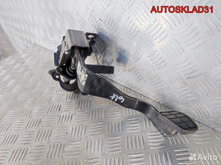 Педаль сцепления Mitsubishi Colt MR955197