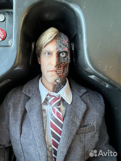 Hot Toys MMS 81 TDK – Harvey Dent / Two-Face