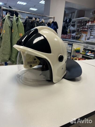 Шлем каска пожарного