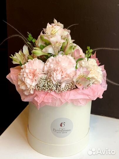 Цветы в шляпной коробке на последний звонок