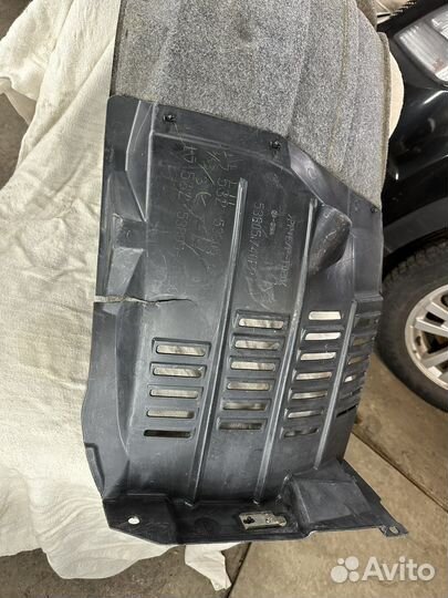 Подкрылок передний правый Lexus Rx 4