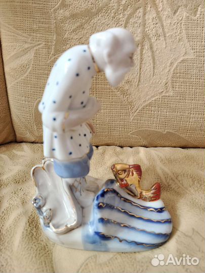 Статуэтка фарфор: Старик и золотая рыбка, Старуха