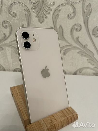 iPhone 12, 64 ГБ
