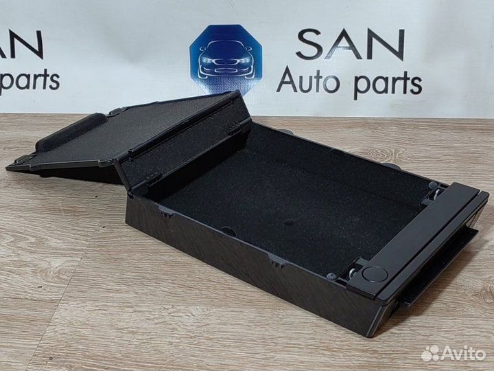 Бардачок заднего сиденья Bmw 5 F10 N52B30AF 2010