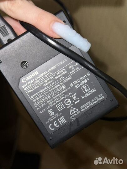 Аккумулятор и зарядка от canon 750d