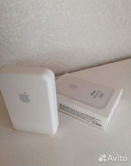 Павербанк apple
