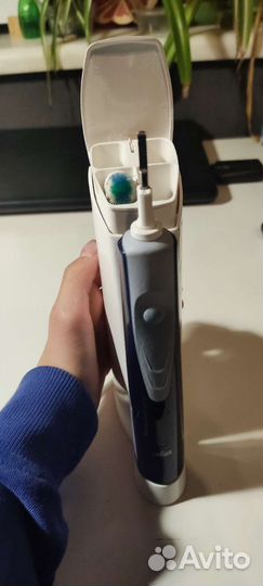 Зубная щетка Braun