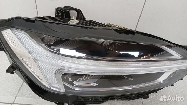 Фара правая Volvo XC60