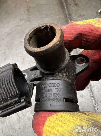 Тройник системы охлаждения skoda octavia