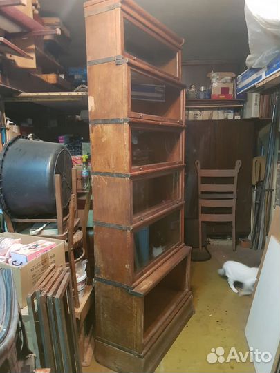 Книжный шкаф