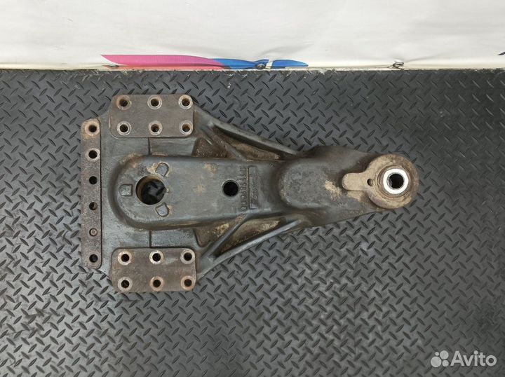 7421682250 Кронштейн полурессоры задней