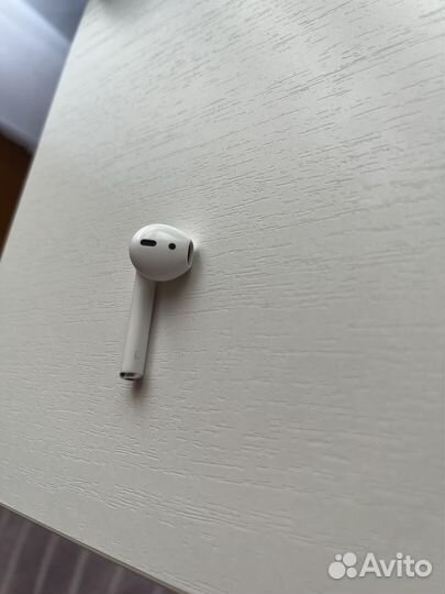 Продам 1 наушник от apple AirPods 2 2022 года