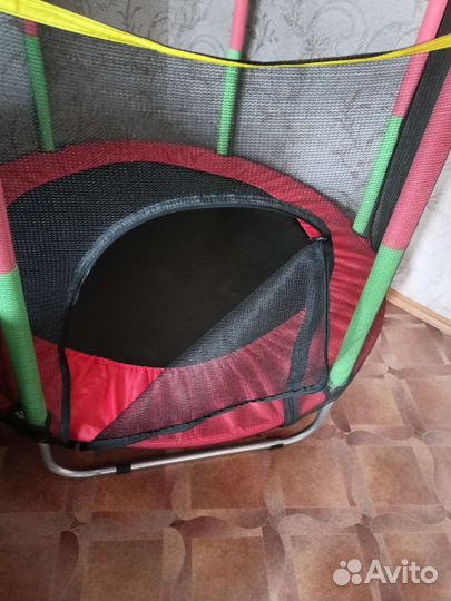 Батут с защитной сеткой