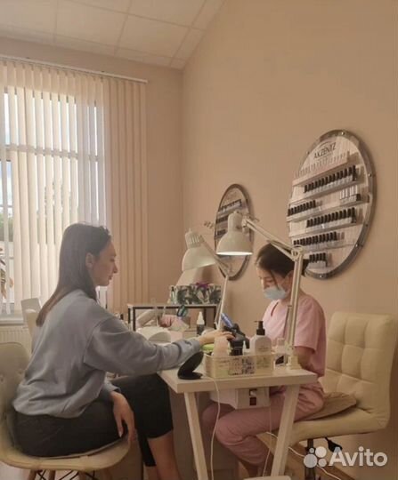 Работа мастером маникюра