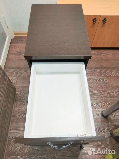 Тумба прикроватная