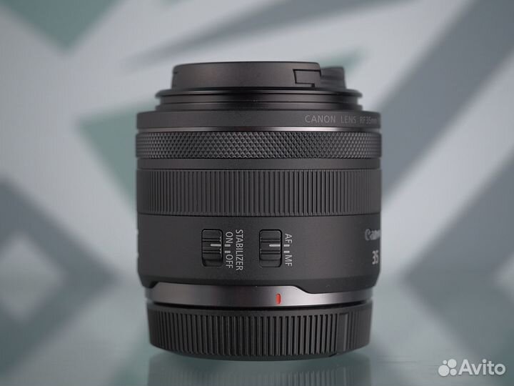 Canon RF 35mm f/1.8 Macro IS STM