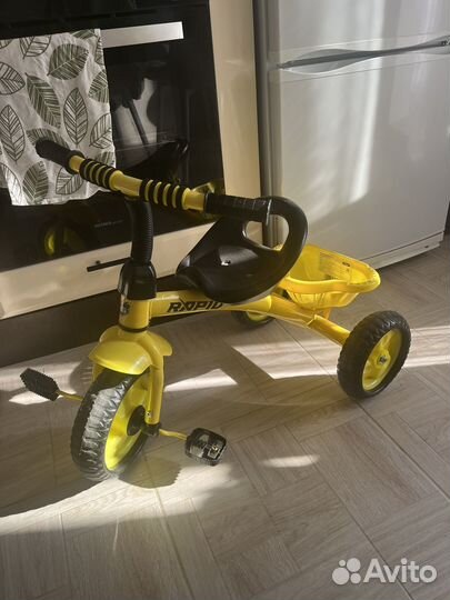Трехколесный велосипед