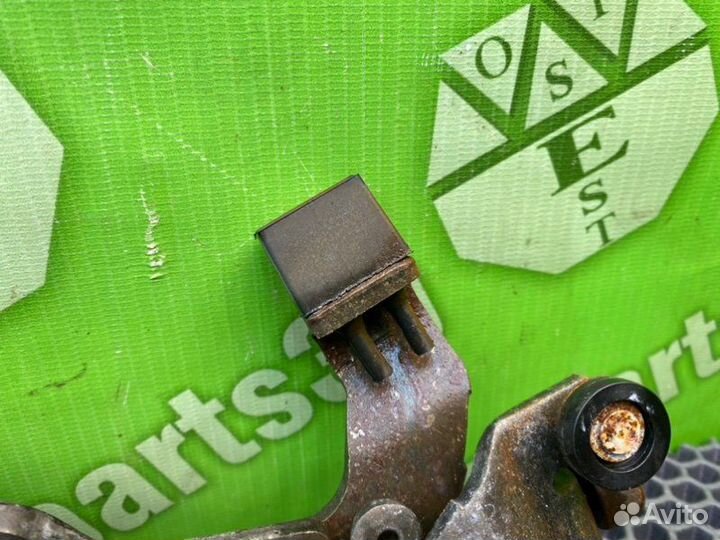 Ролик раздвижной двери задний правый Mazda Mpv