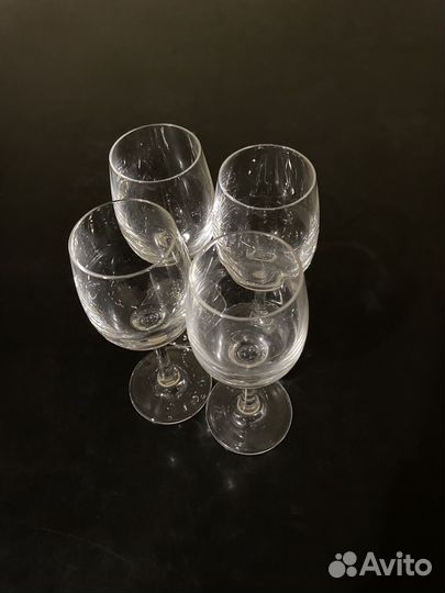 Хрустальные рюмки на ножке