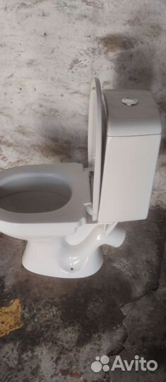 Унитаз рабочий с бачком