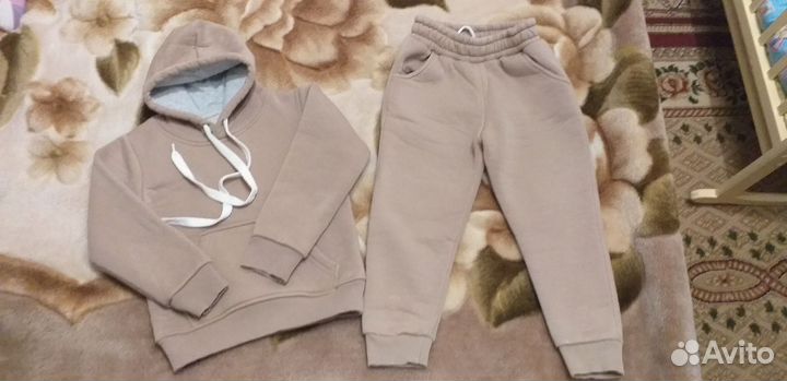 Теплый костюм на девочку