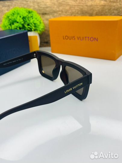 Солнцезащитные очки Louis Vuitton