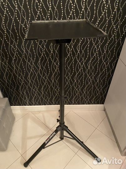 Подставка тринога для ноутбука или проектора б/у