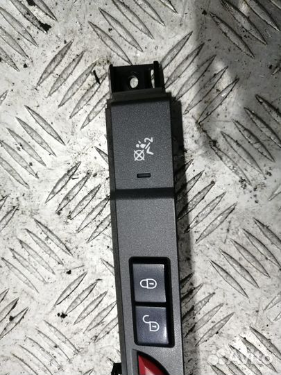 Кнопка аварийной сигнализации Range Rover Sport 1