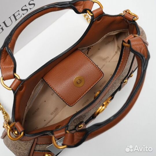 Легкая сумка Guess через плечо
