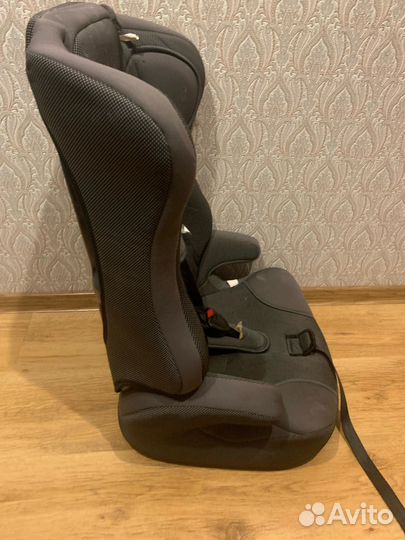 Автомобильное кресло