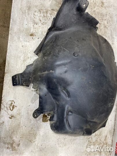 Подкрылок передний Audi A8 седан BFM 2006