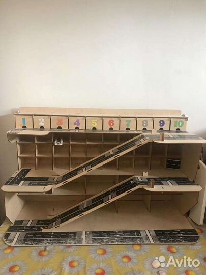 Детская парковка для машинок