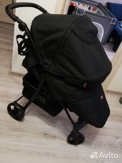Прогулочная коляска новая