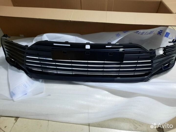Решетка в бампер передняя Toyota Camry V75 2021+