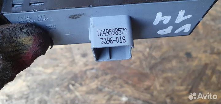 Блок управления стеклоподъемниками Volkswagen Gol