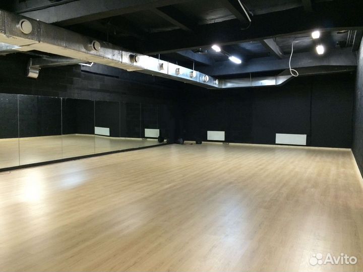 Зеркало в танцевальный зал