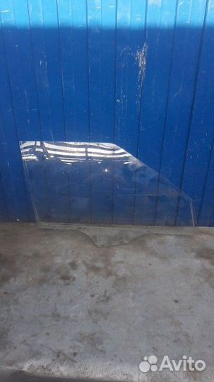 Стекло двери передней правой Skoda Fabia