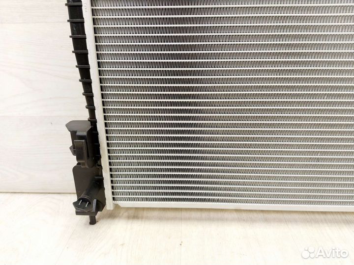 Радиатор охлаждения Jeep Grand Cherokee (WK2)