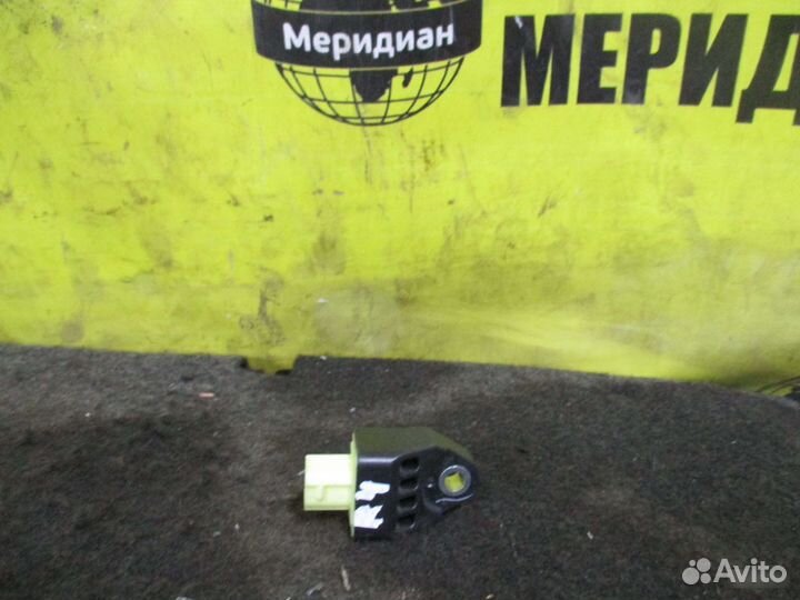 Датчик удара Toyota Rav 4(30) v2.0 4wd