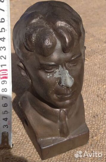 Бюст Есенин