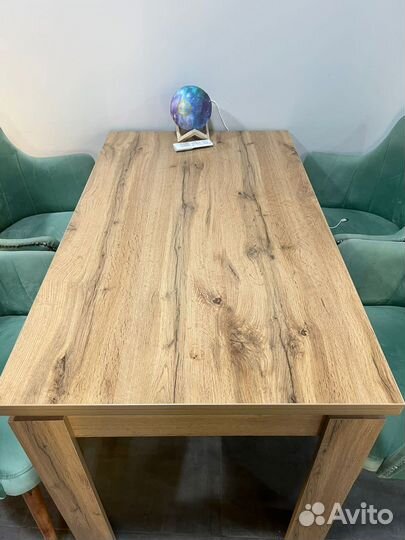 Стол и стулья