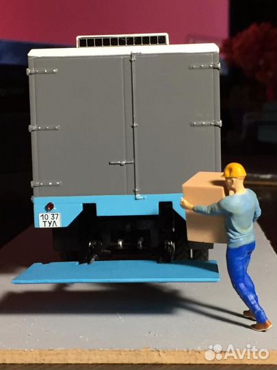 Коллекционные машинки:газ-53 с грузчиком