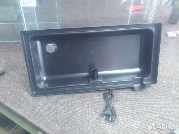 Аквариум с крышкой. Аквариумные рыбки. Растения