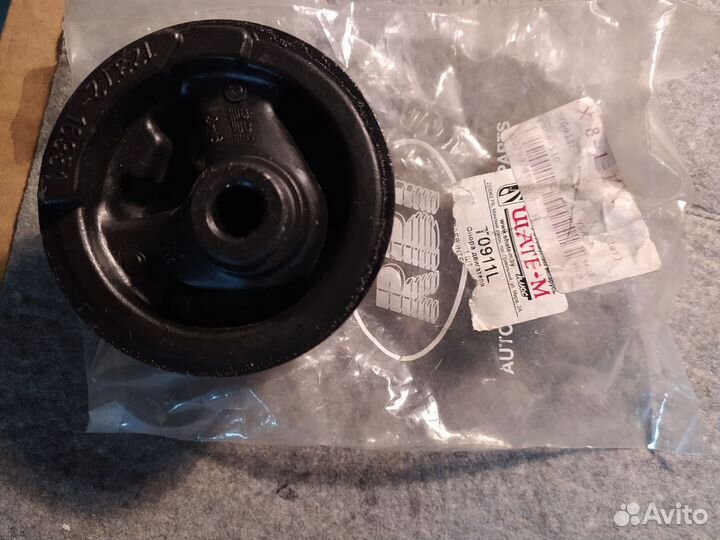 Подушка двигателя левая caldina carina FF corona