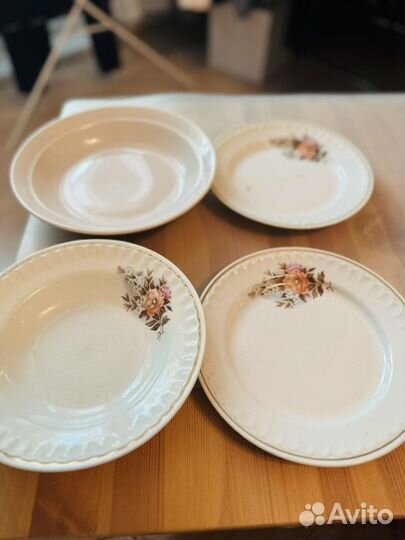 Фарфоровый набор тарелок
