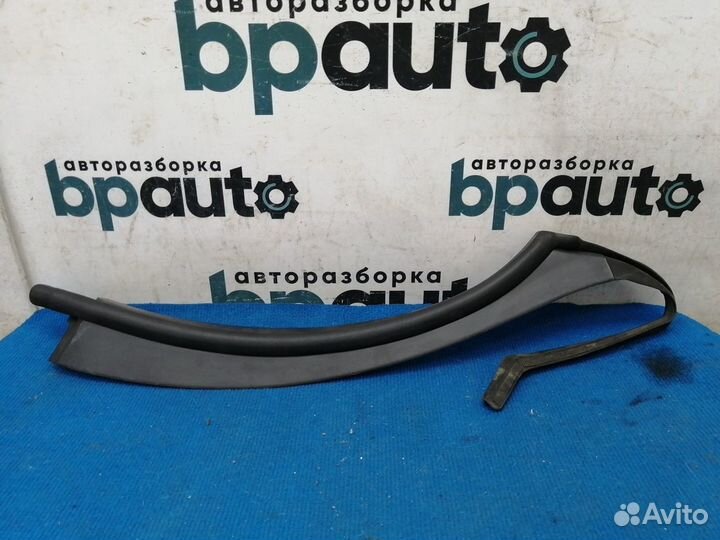 Уплотнитель двери задний левый 67858-48022 Lexus